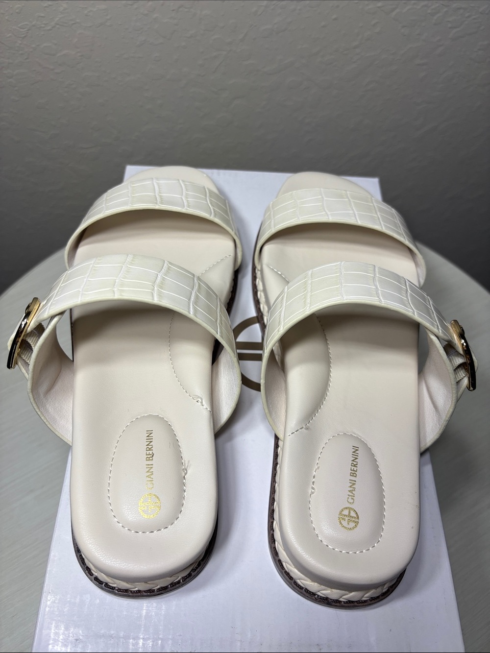 Giani Bernini Gianaa White Croc Double Strap Comfort Sandals NIBox Size 7.5 - Picture 8 of 13